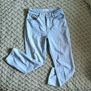 Abercrombie & Fitch Ankle Straight Ultra High Rise Jean - size 6
